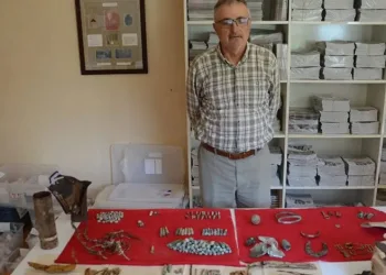 Çanakkale’de biriktirdiği savaş materyallerini bağışladı