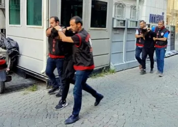 İzmir’de Kur’an-ı Kerim’e saldıran 2 kişi tutuklandı
