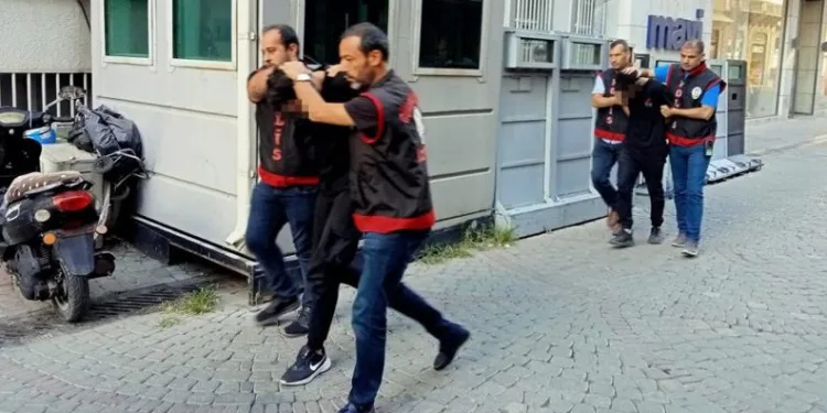 İzmir’de Kur’an-ı Kerim’e saldıran 2 kişi tutuklandı