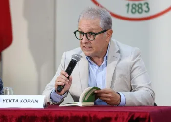 Sait Faik’in ‘İpekli Mendil’ini okudu