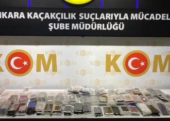 Telefon kaçakçıları zehir taciri çıktı