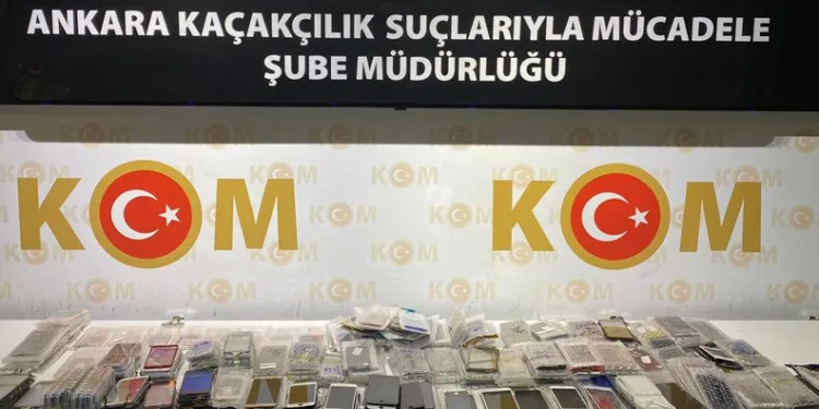Telefon kaçakçıları zehir taciri çıktı