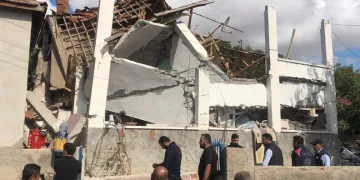 Doğalgaz patlaması yaşanan evde çökme