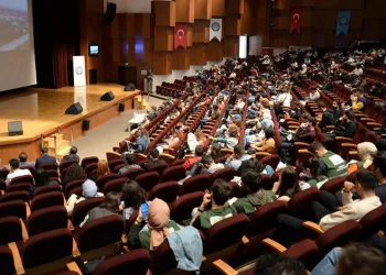 BUÜ’den yeni öğrencilere oryantasyon programı