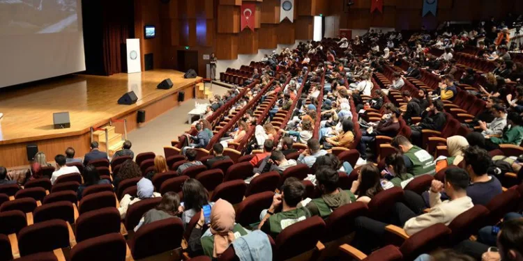 BUÜ’den yeni öğrencilere oryantasyon programı