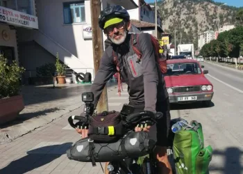 İtayla’dan Türkiye’ye bisikletle geldi