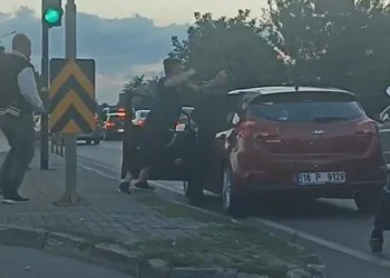 Bursa’da yol verme kavgasında yumruklar konuştu