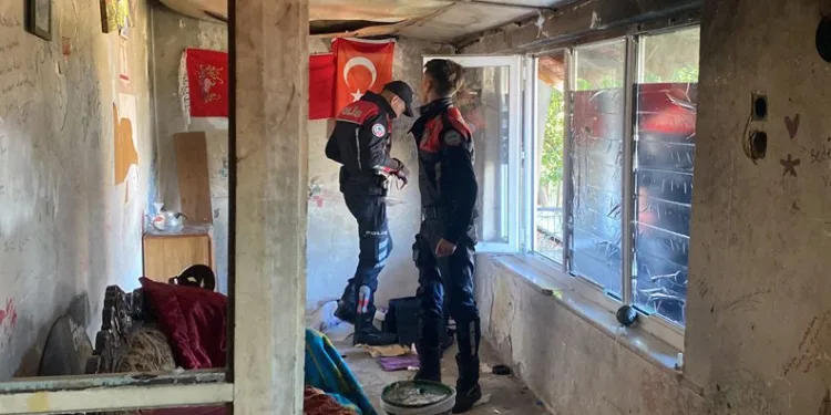 Bursa polisinden metruk binalara operasyon