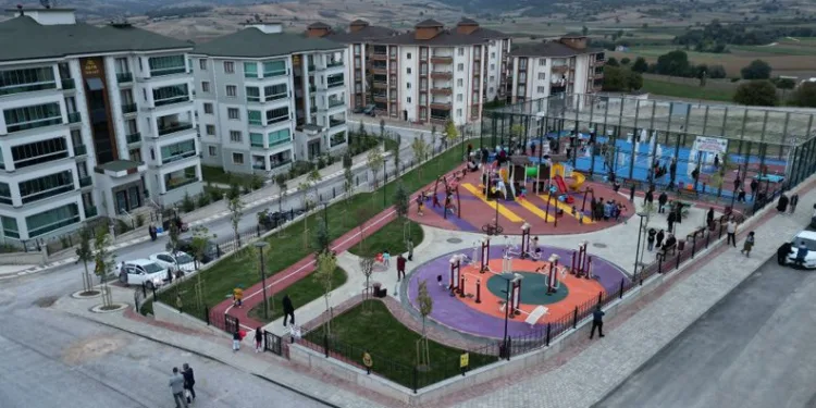 İnegöl’de sosyal donatı alanları hizmete açıldı