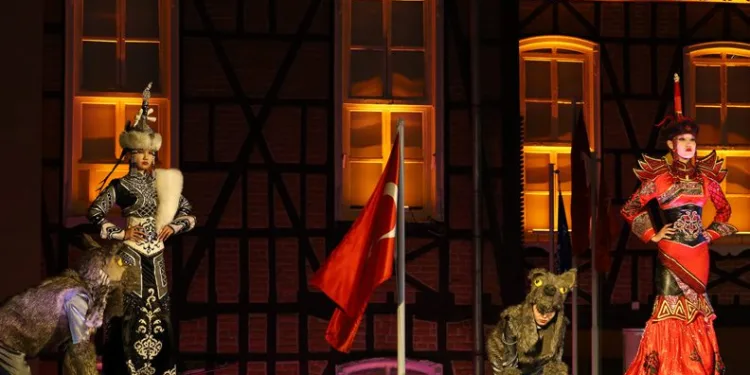 Türk kadınının zarafeti Bursa’da podyumda