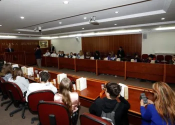 Başkan Taban misafir öğrencilerle buluştu