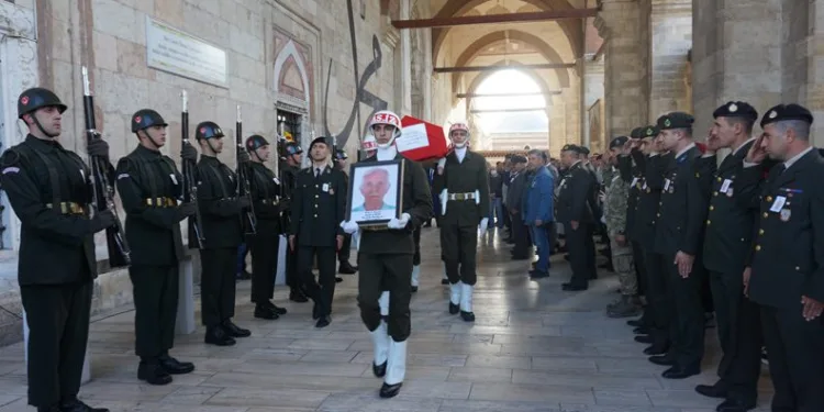 Kıbrıs gazisi askeri törenle uğurlandı