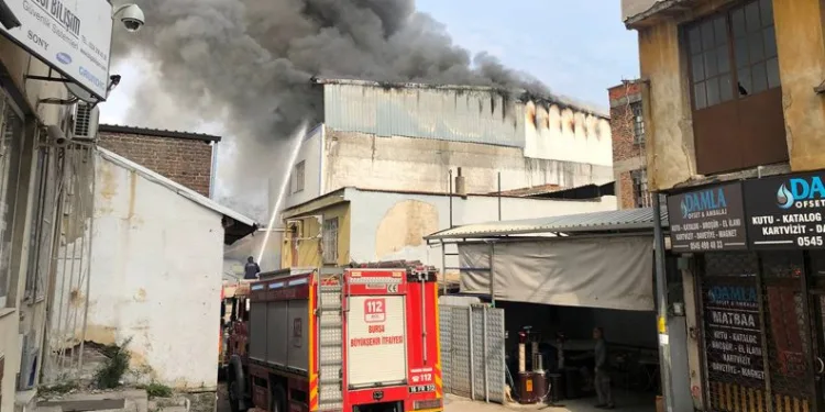 Bursa’da üç katlı imalathanede yangın