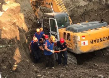 Define kazısında toprağın altında kalan gencin cesedine ulaşıldı