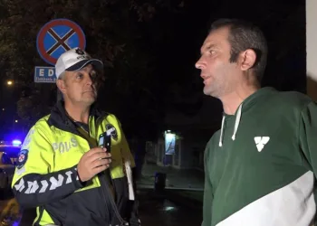 “Sürücü ben değilim” diye polisi ikna etmeye çalıştı