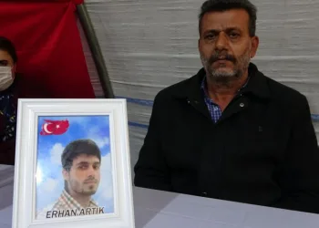 Evlat nöbetinde oğluna kavuşamadan kansere yenildi