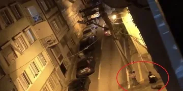 Nöbetçi eczanelerin olduğu pankartı söktü
