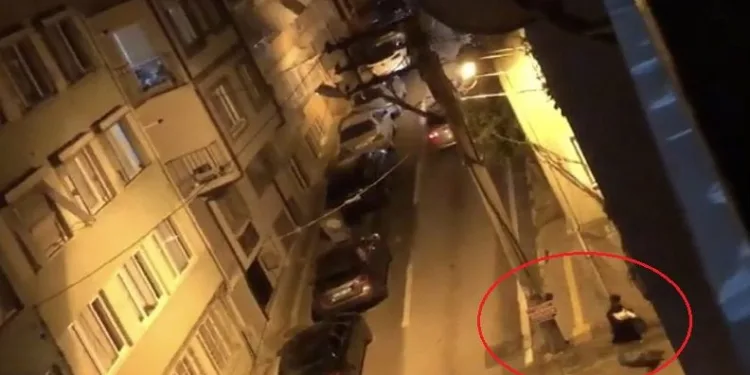 Nöbetçi eczanelerin olduğu pankartı söktü