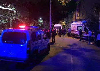 Bursa’da baba ve 2 oğlu parkta bıçaklandı
