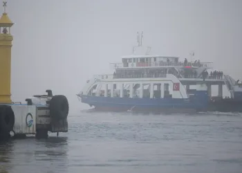 Çanakkale Boğazı transit gemi geçişlerine kapatıldı