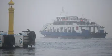 Çanakkale Boğazı transit gemi geçişlerine kapatıldı