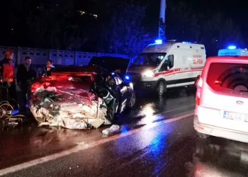 Sakarya’da 3 otomobilin karıştığı kazada 4 yaralı
