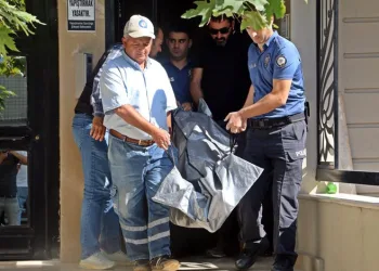 Öğretmeninin evinde ölü bulundu