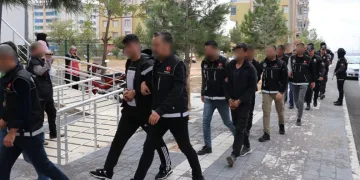 Diyarbakır’da eş zamanlı uyuşturucu operasyonu