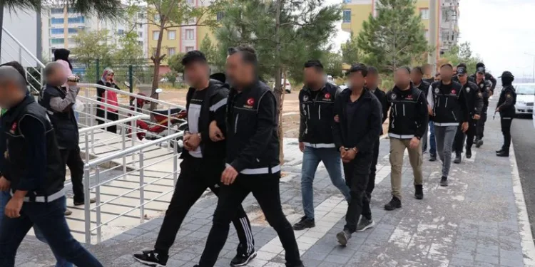 Diyarbakır’da eş zamanlı uyuşturucu operasyonu