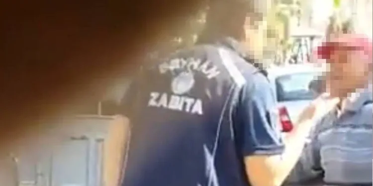 Zabıtadan seyyar satıcıya tokat