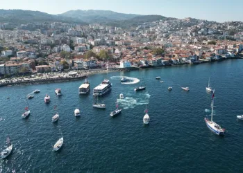 Bursa’da Cumhuriyet coşkusu denize taştı