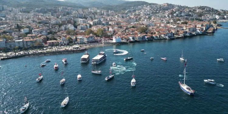 Bursa’da Cumhuriyet coşkusu denize taştı