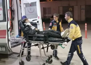 Bursa’da devrilen motosikletin sürücü ağır yaralandı