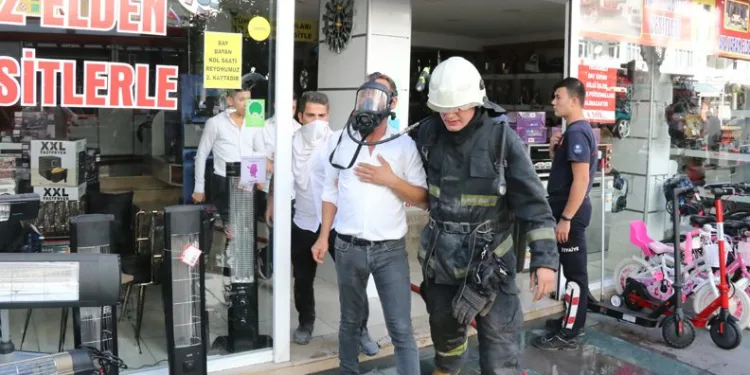 5 katlı AVM’de yangın paniği