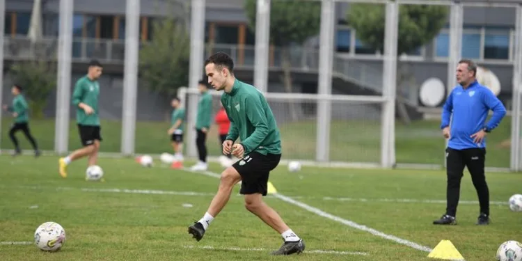 Bursaspor hazırlıklarını sürdürüyor