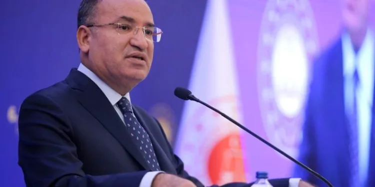 BUÜ’de ilk dersi Bakan Bozdağ verecek