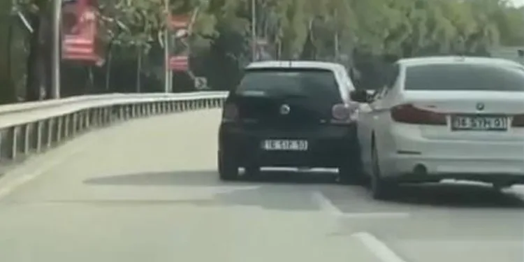 Bursa’da bir otomobilin kaza anı kameralara yansıdı
