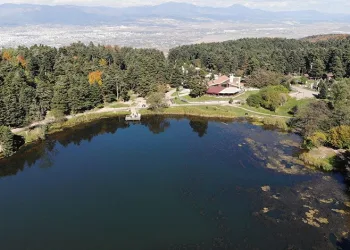 Gölcük Tabiat Parkı sonbaharda büyülüyor