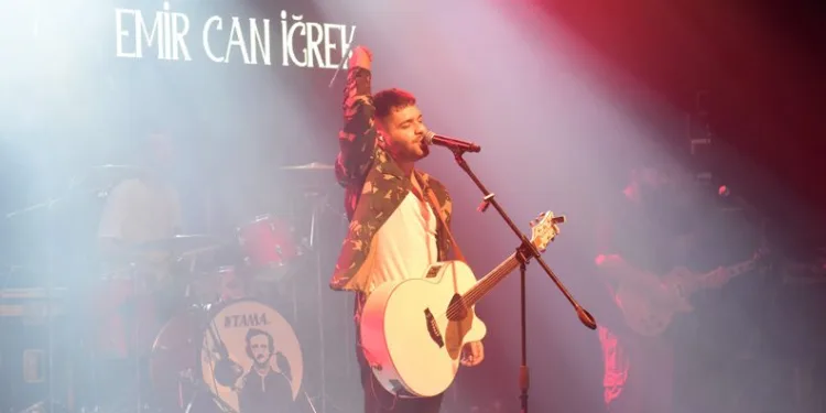 Emir Can İğrek Bursa’da sevenleriyle buluştu