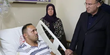 Bakan Bozdağ yaralı madencileri ziyaret etti