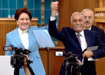 Ahmet Eşref Fakıbaba İYİ Parti’ye katıldı