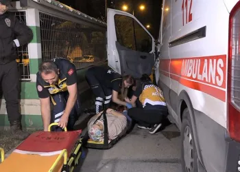 Bursa’da ambulans yaşlı kadına çarptı