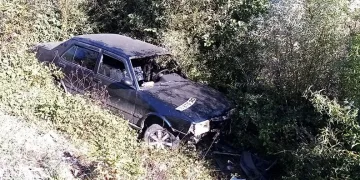 Bursa’da otomobil dereye uçtu: 2 yaralı