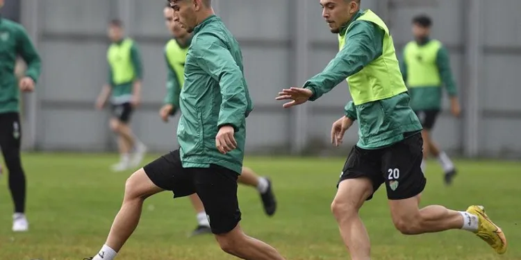 Bursaspor tesislerde kampa girdi