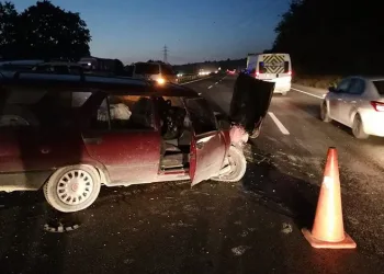 Bursa’da otomobil ile hafif ticari araç çarpıştı: 4 yaralı