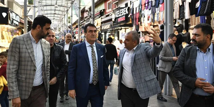 Uzun Çarşı’nın çatısının yanları kapatıldı