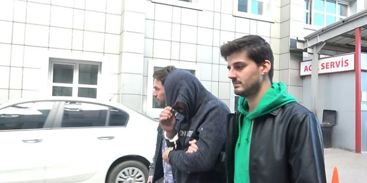 Polisi gören hırsızlık zanlısı balkondan aşağı atladı