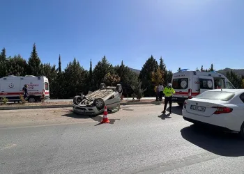 Burdur’da iki otomobil çarpıştı: 4 yaralı