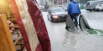 Artvin’de şiddetli yağmur su taşkınlarına neden oldu