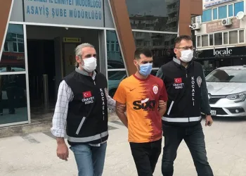 3 yıllık eşini işkence ederek öldürdü